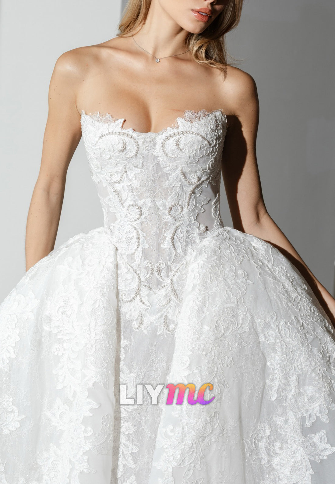 Sweetheart Appliques A-Line Sleeveless Wedding Dress