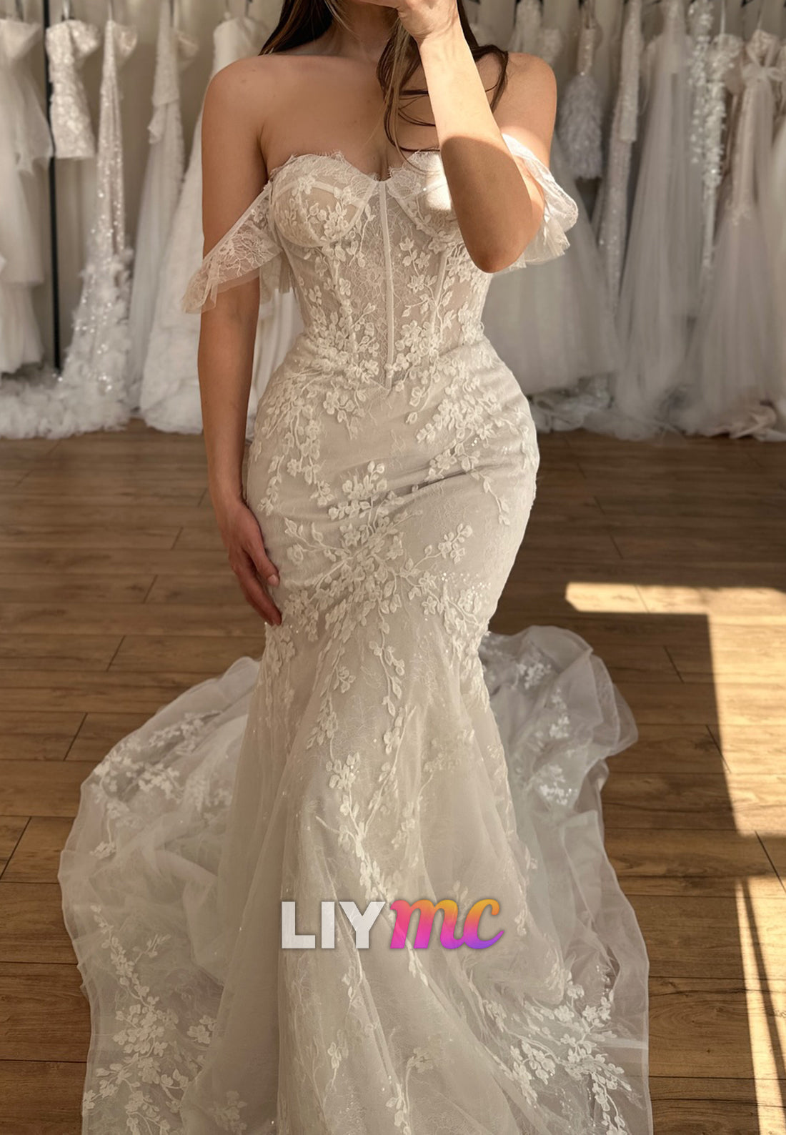Sweetheart Appliques Fitted Mermaid Wedding Dress