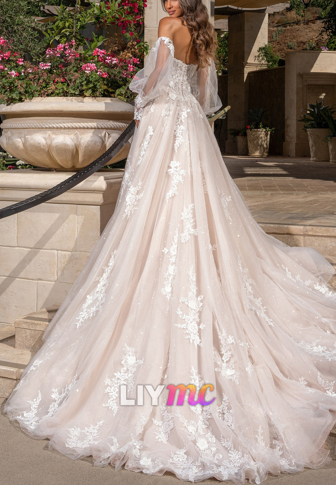 Sweetheart Appliqus Tulle A-Line Wedding Dress