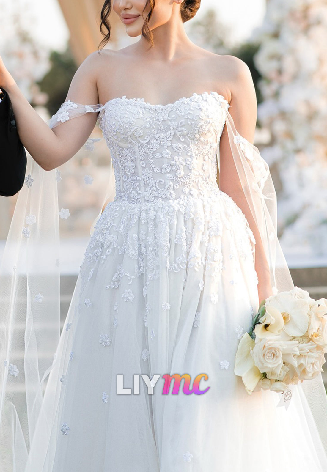 Sweetheart Floral Appliques Tulle Ball Gown Wedding Dress