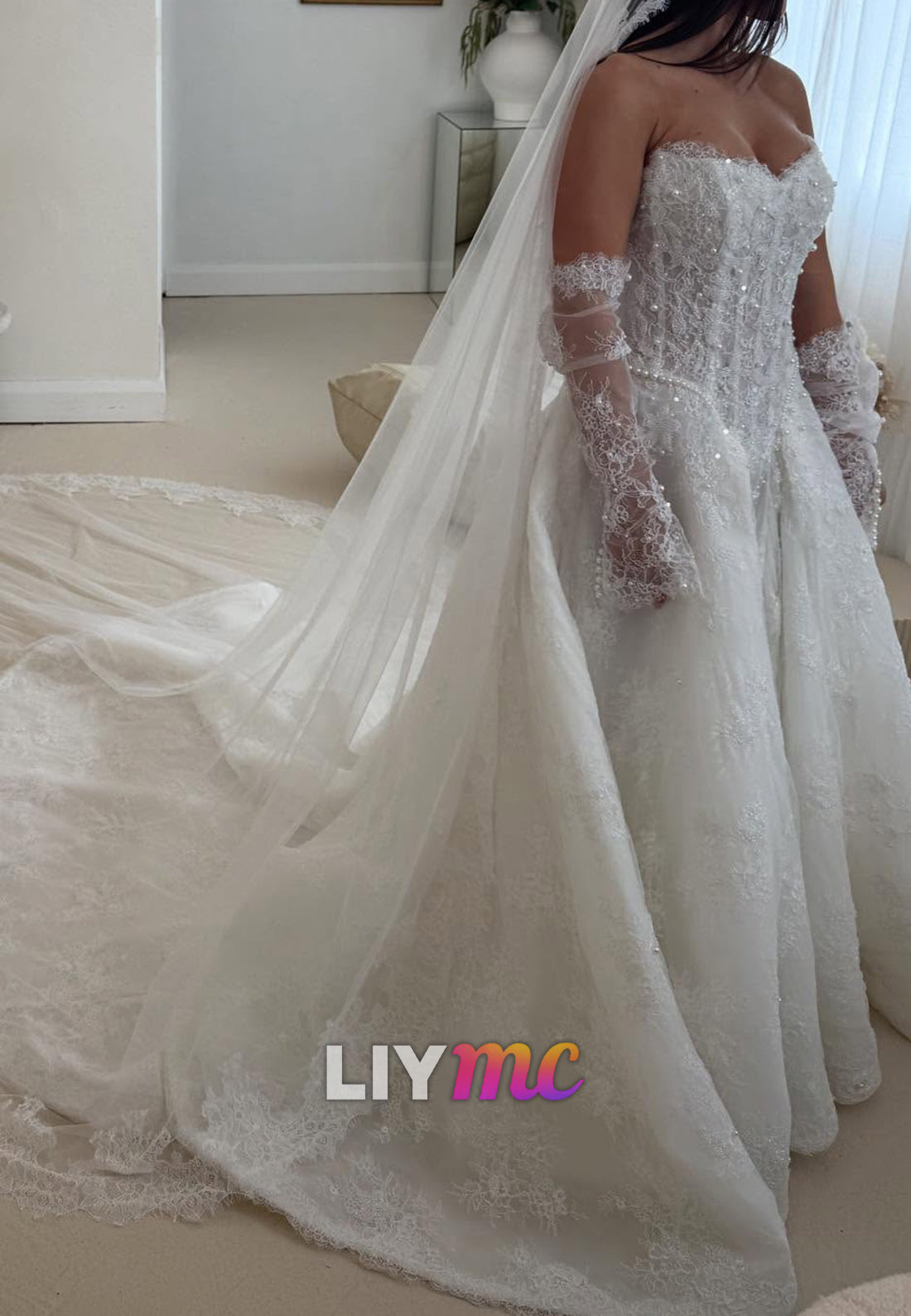Sweetheart Lace Appliques Beaded A-Line Wedding Dress