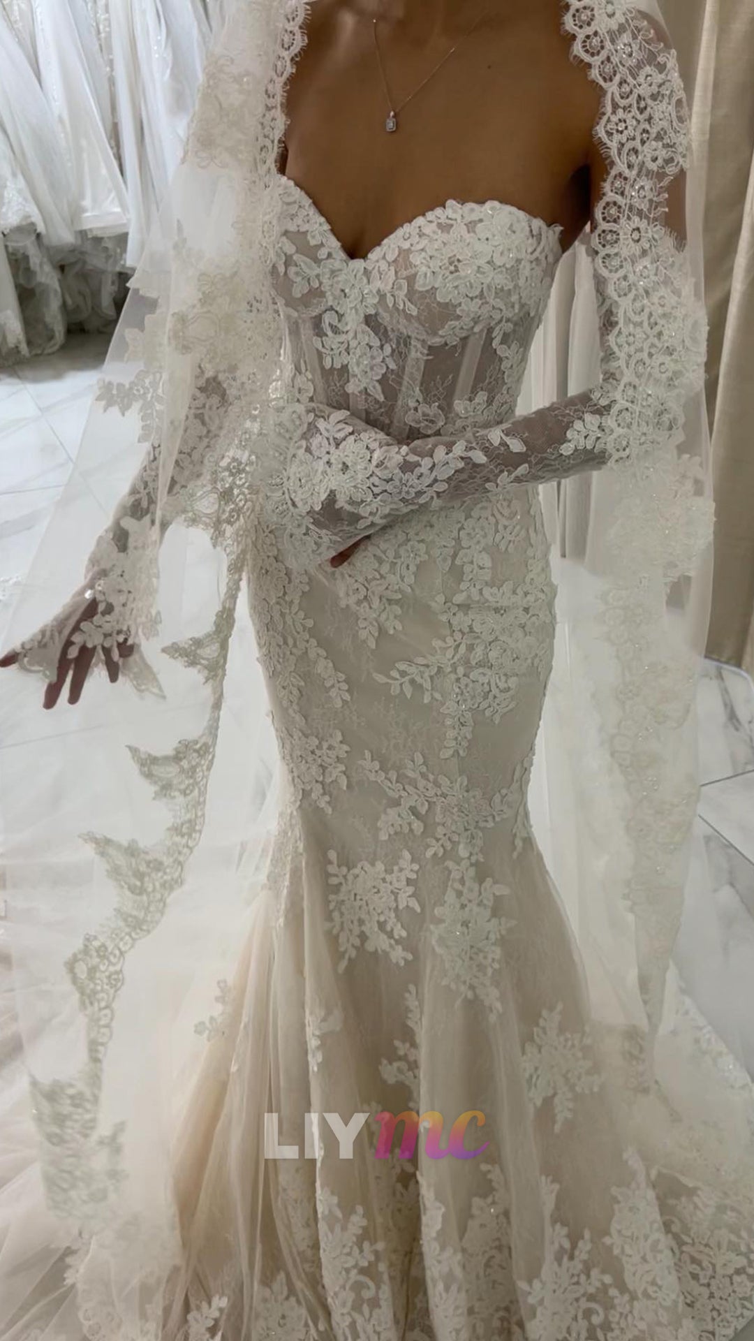 Sweetheart Lace Appliques Long Sleeves Mermaid Wedding Dress
