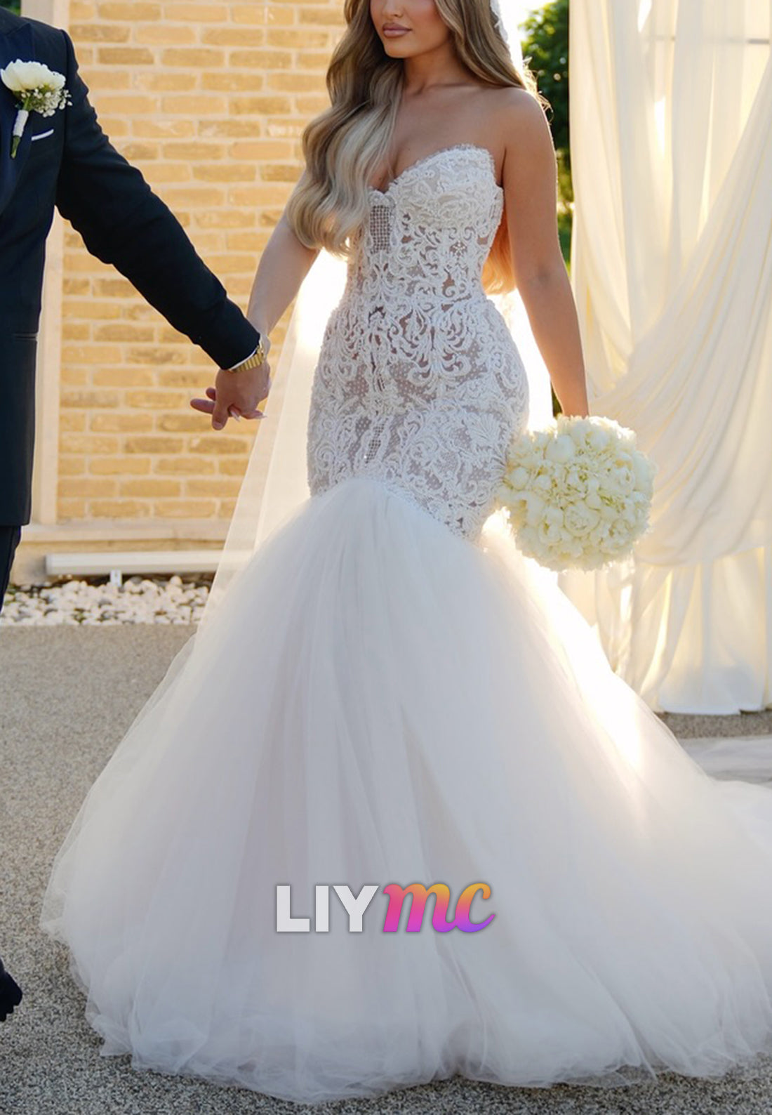 Sweetheart Lace Appliques Sleeveless Tulle Mermaid Wedding Dress