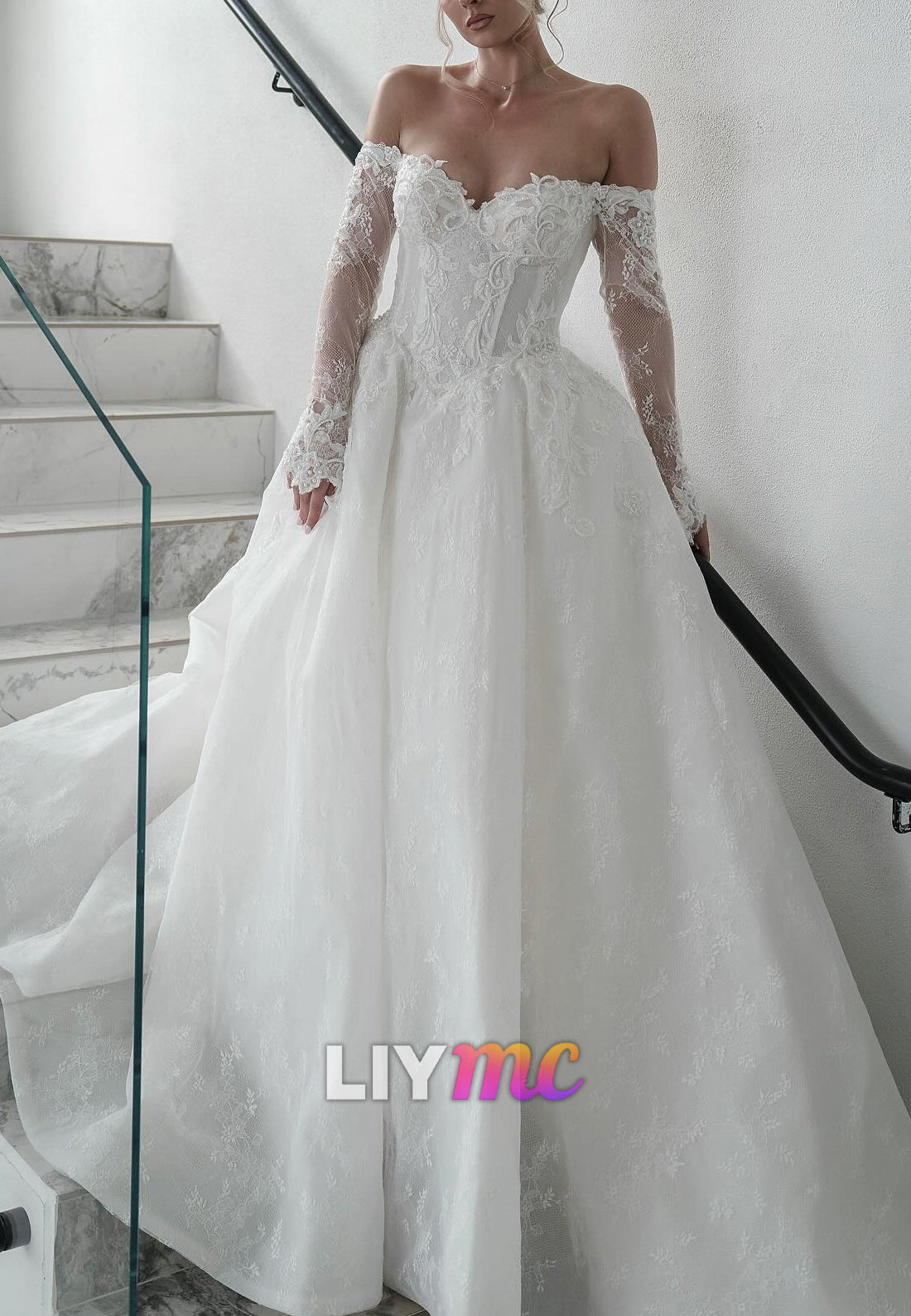 Sweetheart Long Sleeves Appliques A-Line Wedding Dress