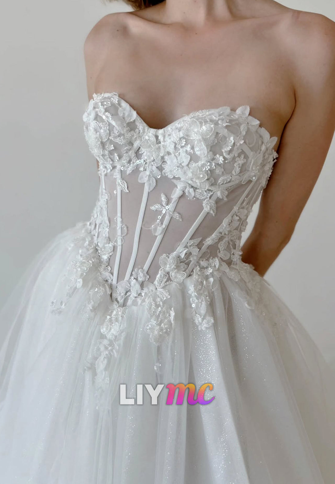 Sweetheart Long Sleeves Appliques Tulle A-Line Wedding Dress