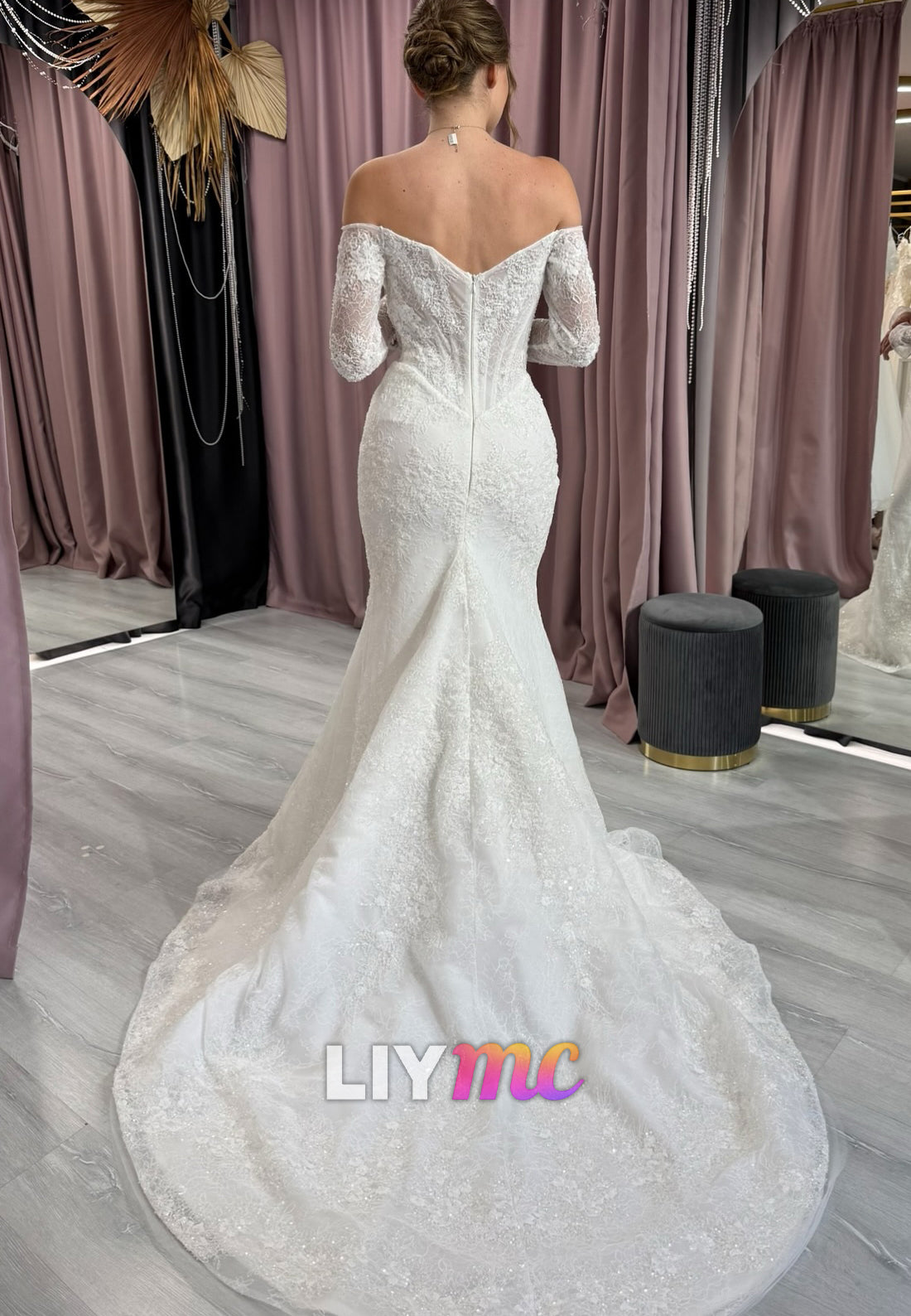 Sweetheart Long Sleeves Lace Appliques Mermaid Wedding Dress