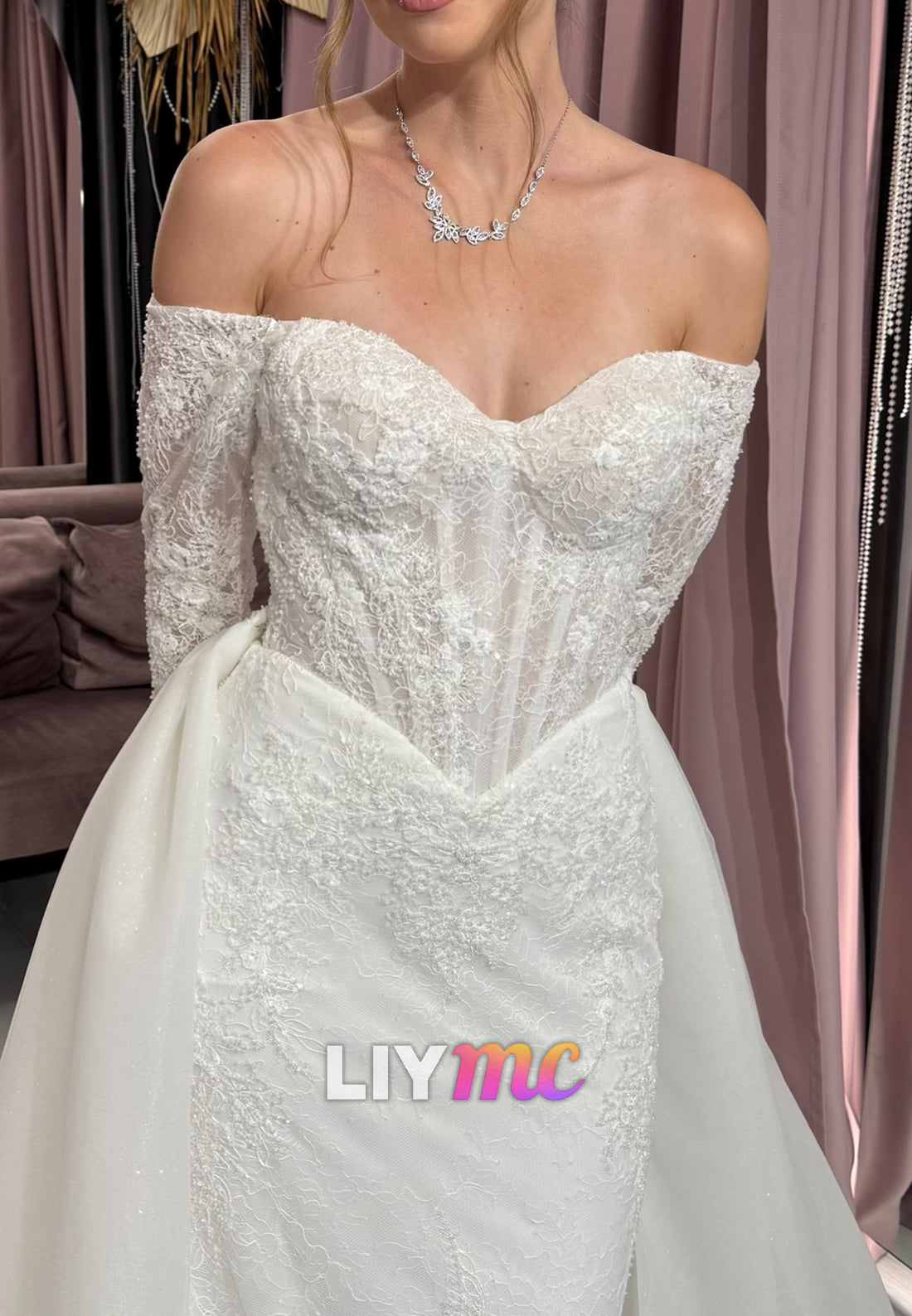 Sweetheart Long Sleeves Lace Appliques Mermaid Wedding Dress