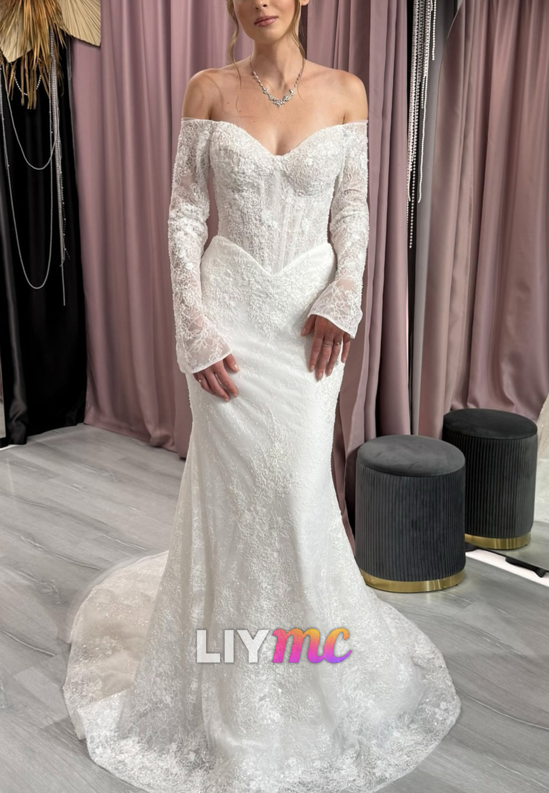 Sweetheart Long Sleeves Lace Appliques Mermaid Wedding Dress
