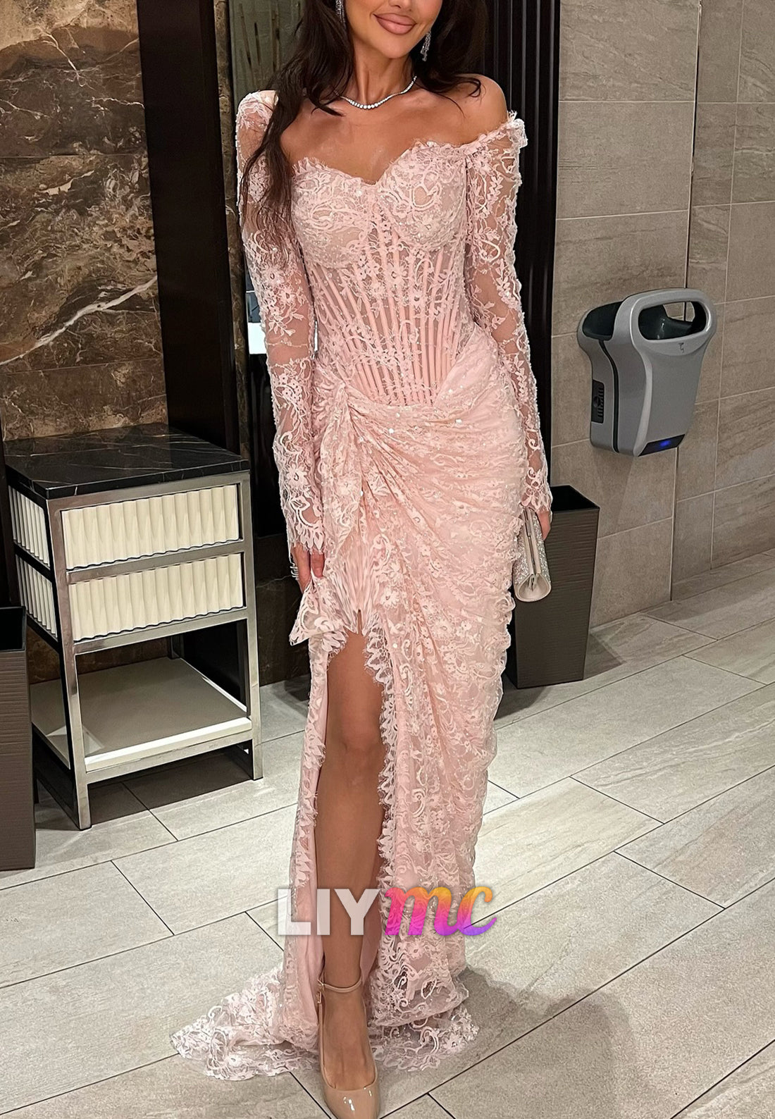 Sweetheart Long Sleeves Lace Appliques Sheath Evening Dress