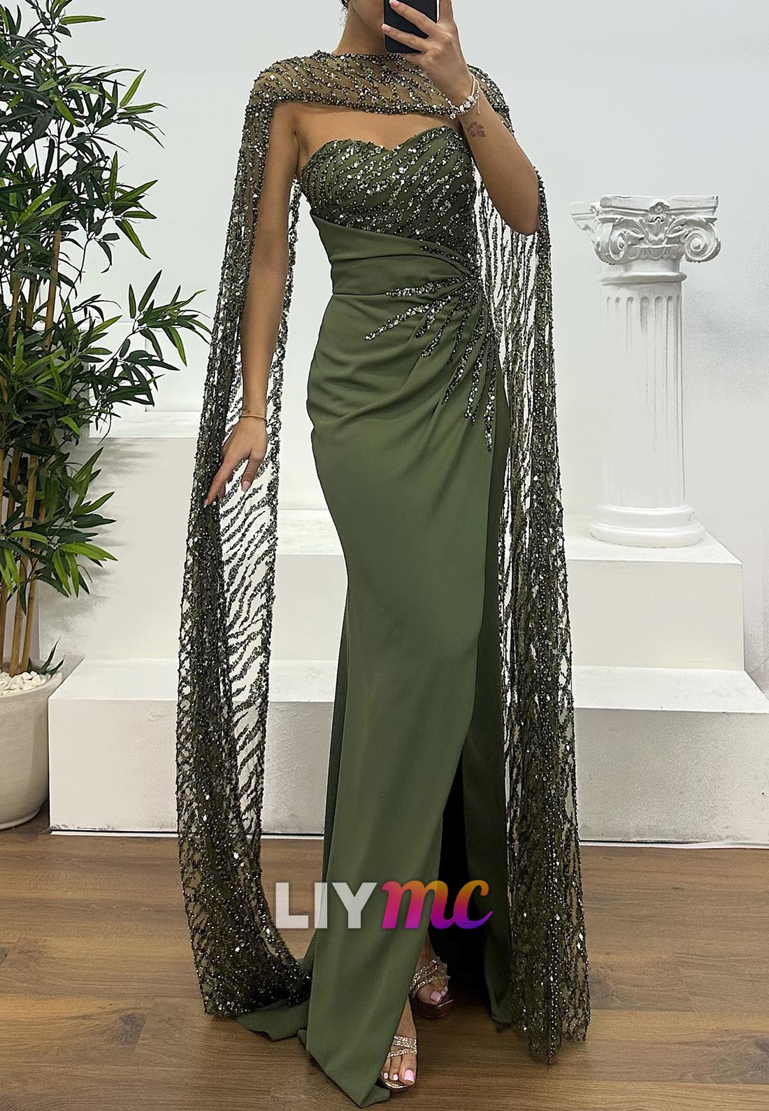 Sweetheart Long Slevees Beaded Embroidery Sheath Evening Dress