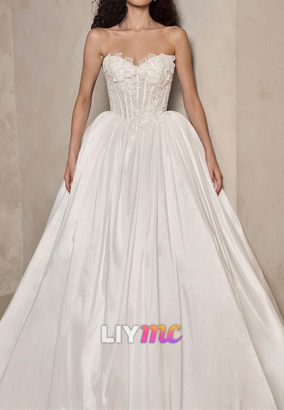 Sweetheart Sleeveless Appliques A-Line Wedding Dress