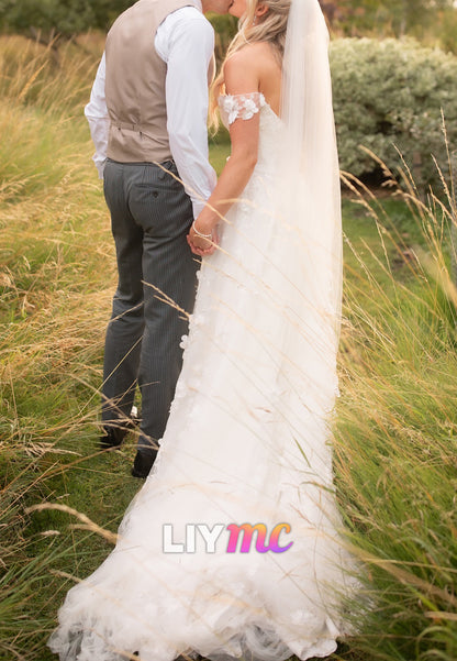 Sweetheart Sleeveless Appliques A-Line Wedding Dress