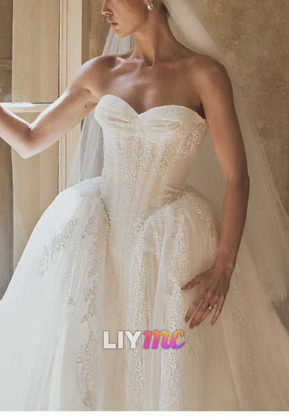 Sweetheart Sleeveless Appliques A-Line Wedding Dress