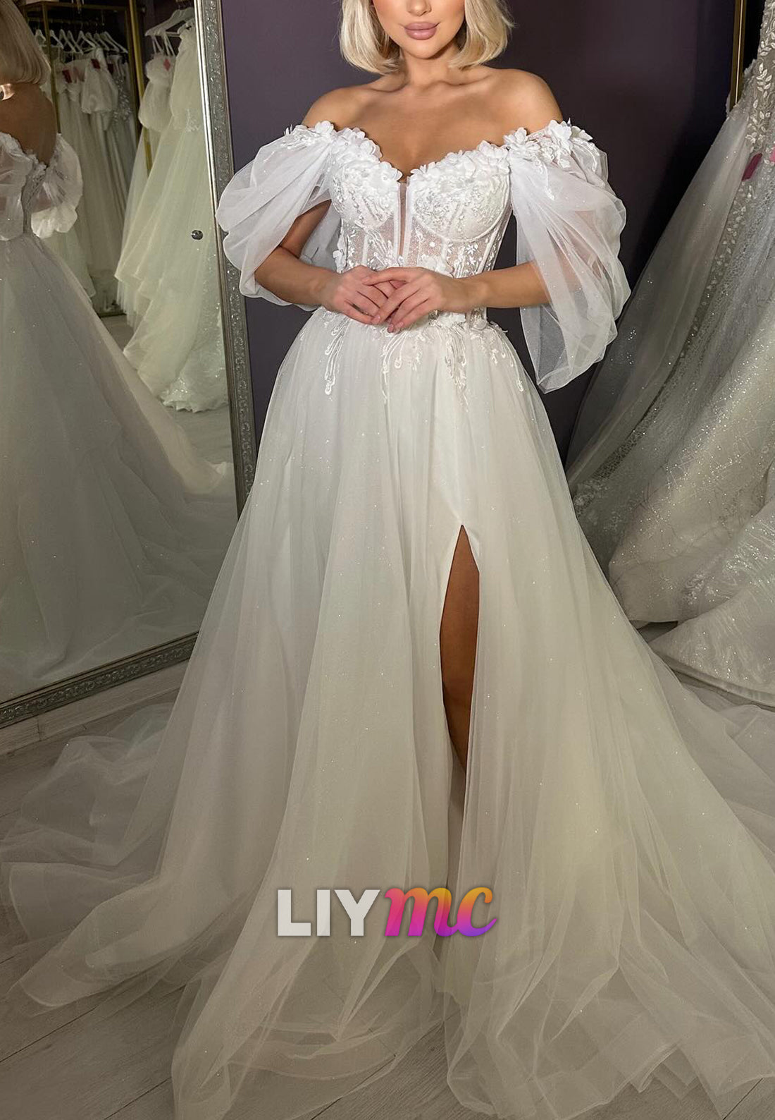 Sweetheart Sleeveless Appliques Tulle A-Line Wedding Dress