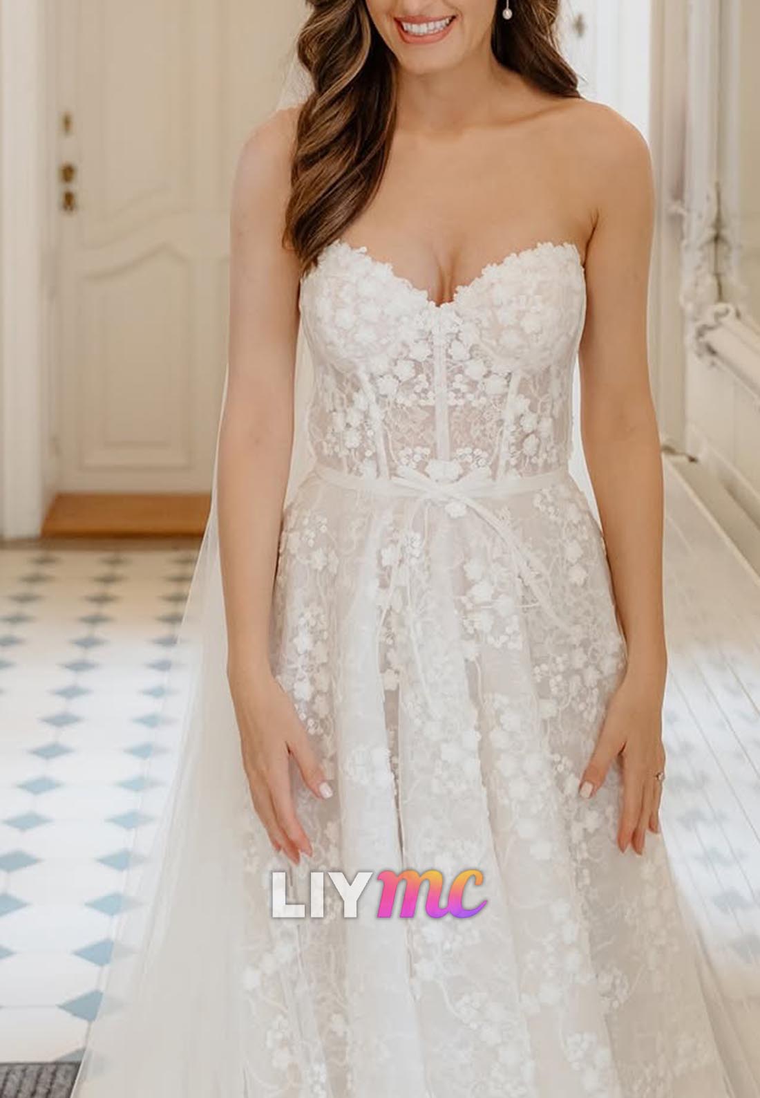 Sweetheart Sleeveless Floral Appliques A-Line Wedding Dress