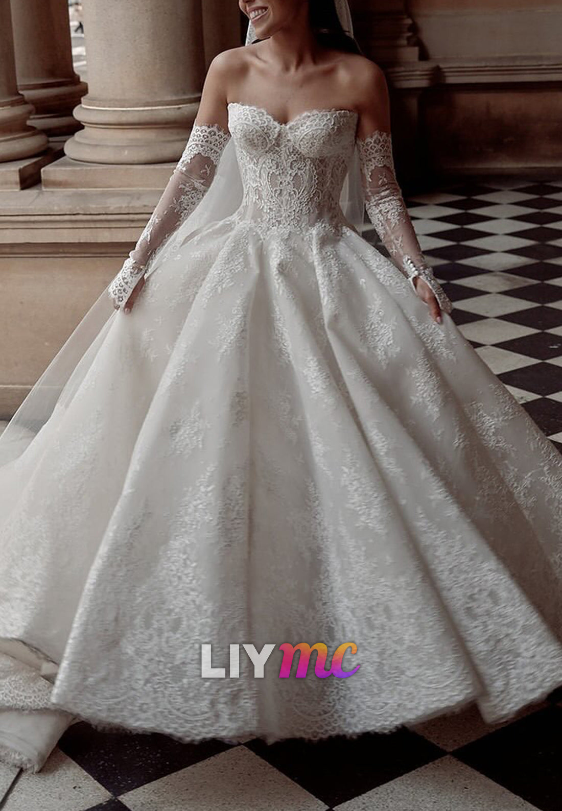 Sweetheart Sleeveless Lace Appliques A-Line Wedding Dress