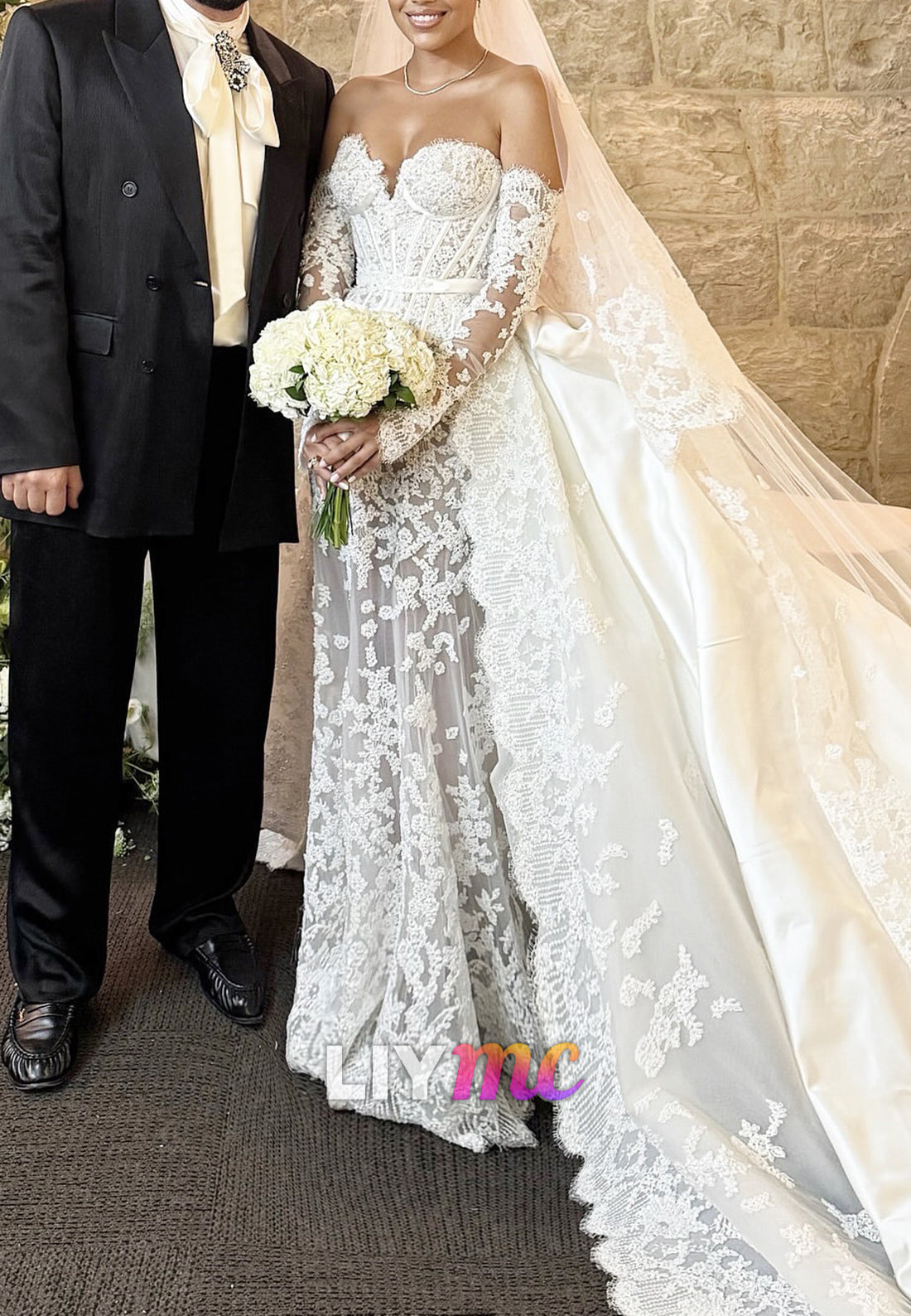 Sweetheart Sleeveless Lace Appliques Mermaid Wedding Dress