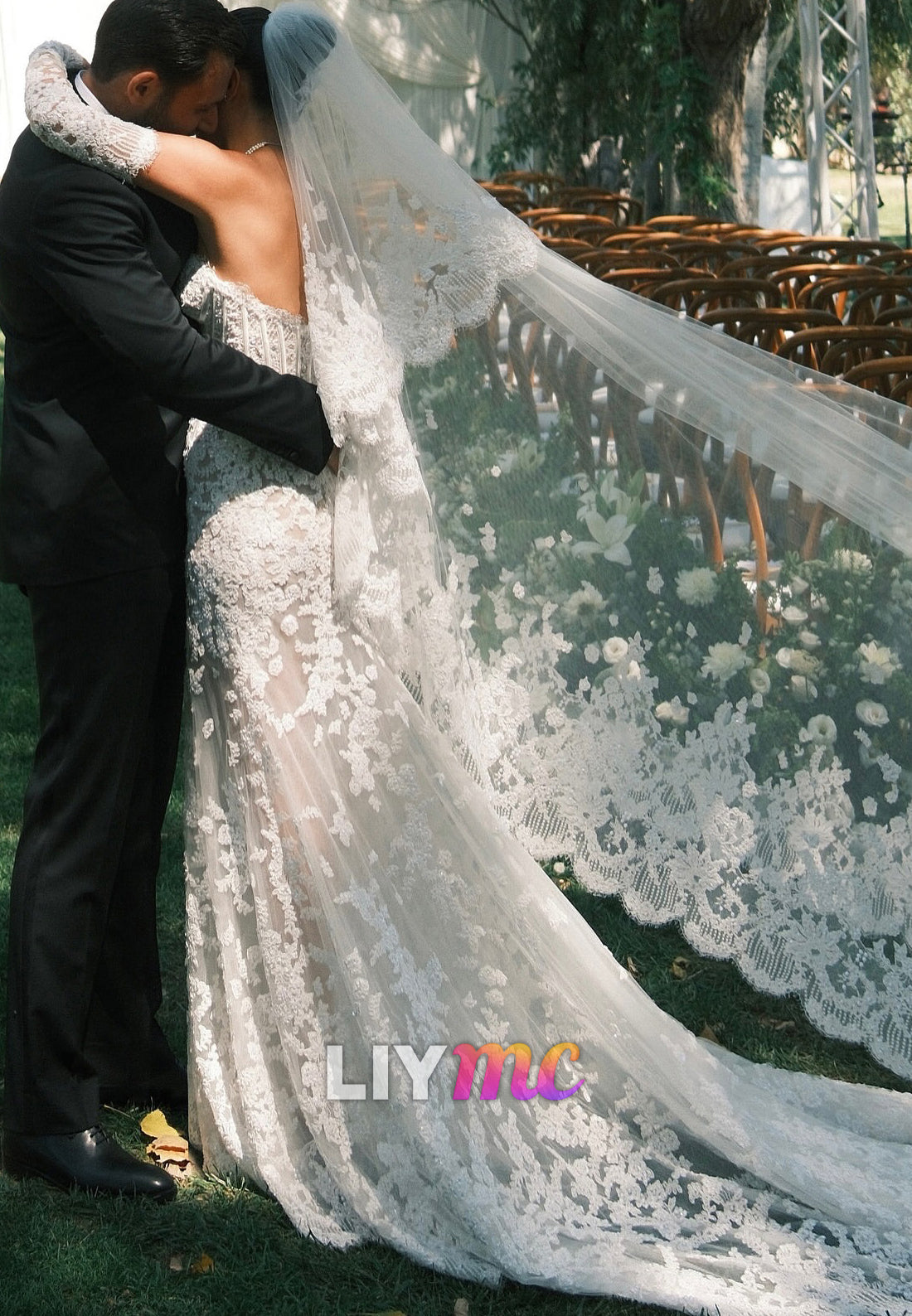 Sweetheart Sleeveless Lace Appliques Mermaid Wedding Dress