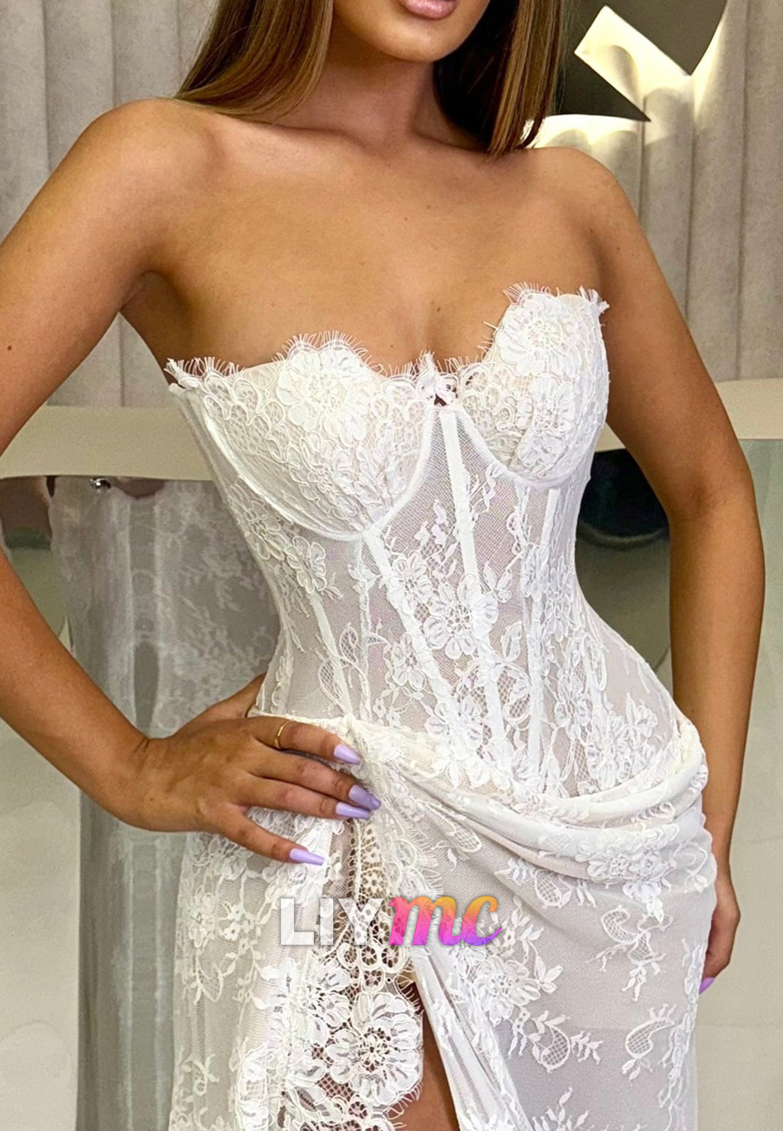 Sweetheart Sleeveless Lace Appliques Ruched Sheath Wedding Dress