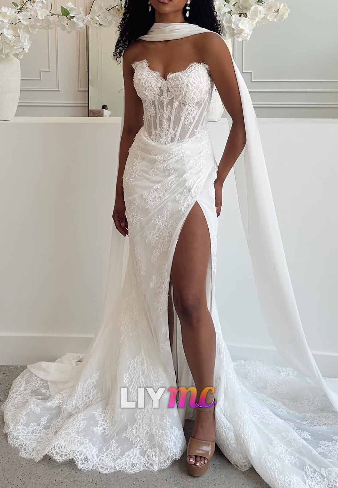 Sweetheart Sleeveless Lace Appliques Side Slit Sheath Wedding Dress