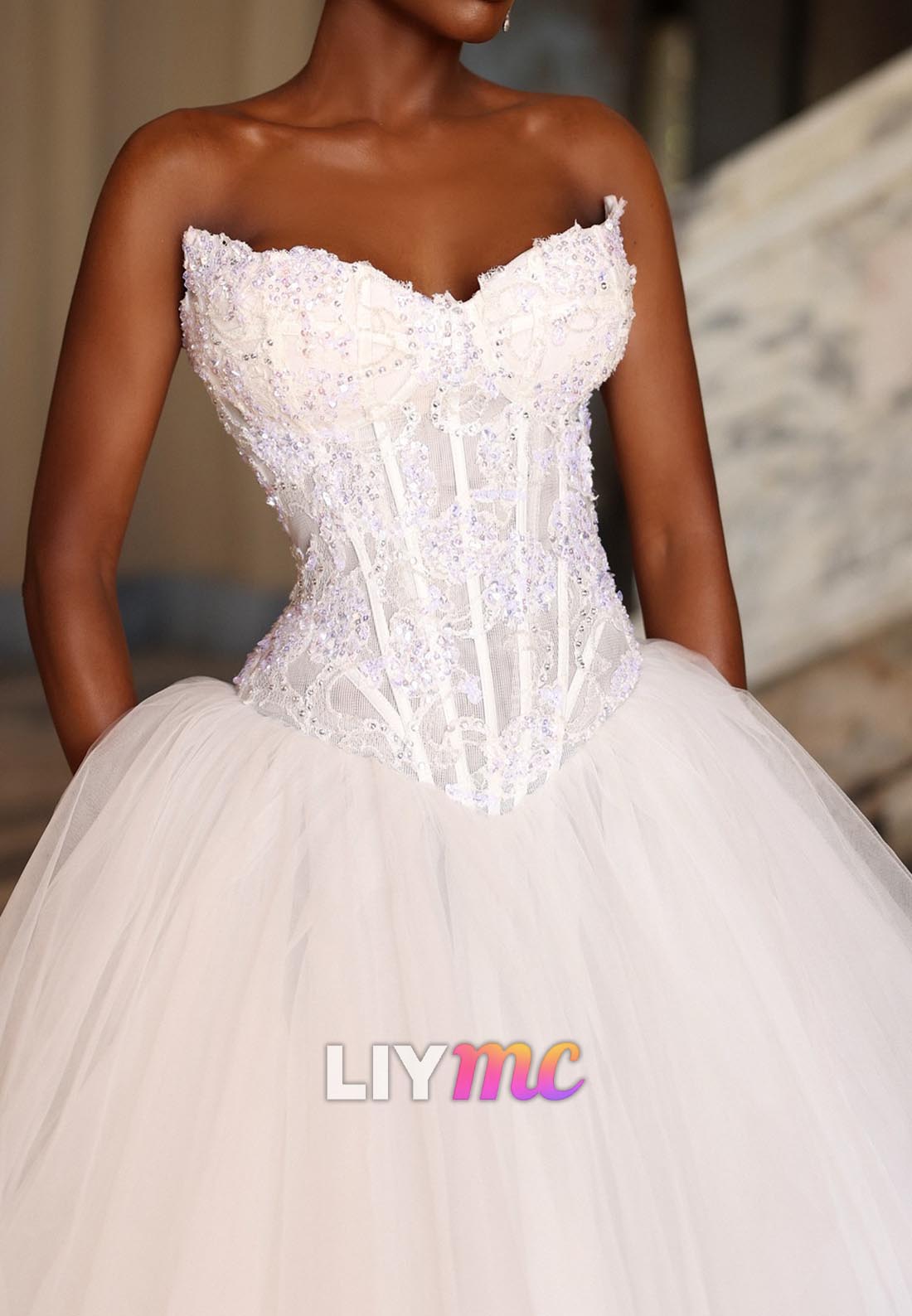 Sweetheart Strapless Appliques Ball Gown Wedding Dress