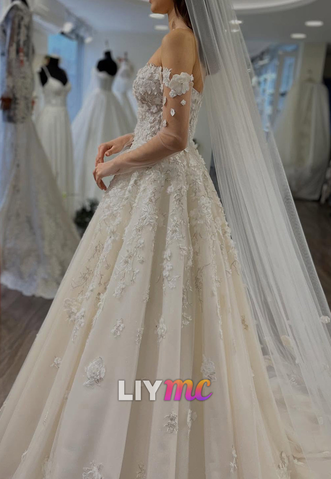 Sweetheart Strapless Floral Embellished Tulle Bridal Gown