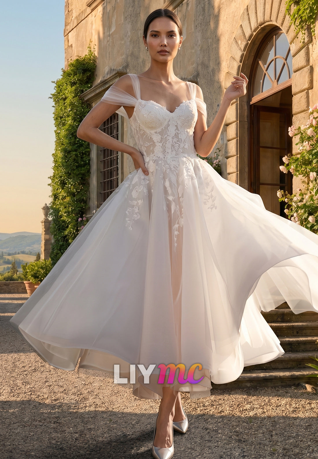 Sweetheart Straps Tulle Appliques A-Line Wedding Dress