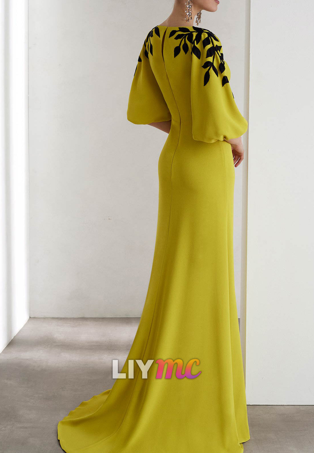 V-Neck Appliques Short Sleeves Sheath Mother of Bride Dress