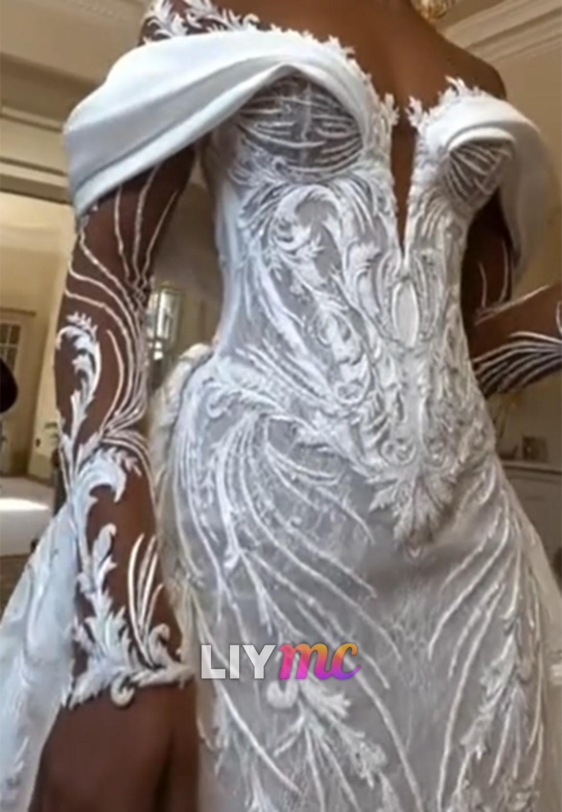 V-Neck Lace Appliques Long Sleeves Mermaid Wedding Dress