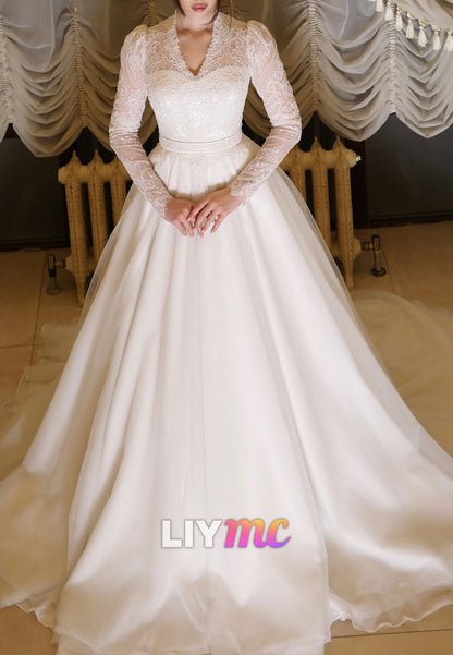 V-Neck Long Sleeeves Tulle Lace Appliques Ball Gown Wedding Dress