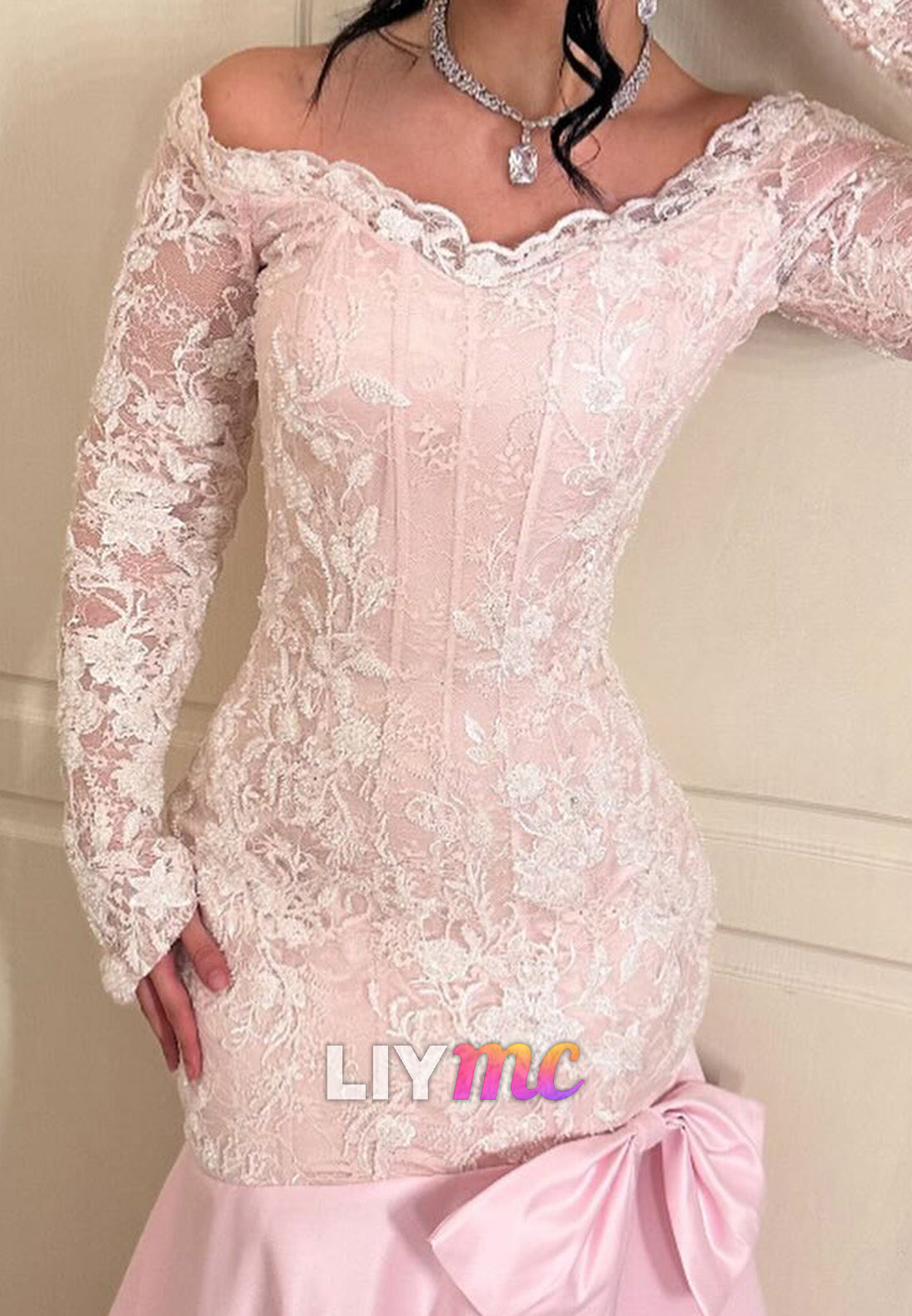 V-Neck Long Sleeves Appliques Mermaid Evening Dress