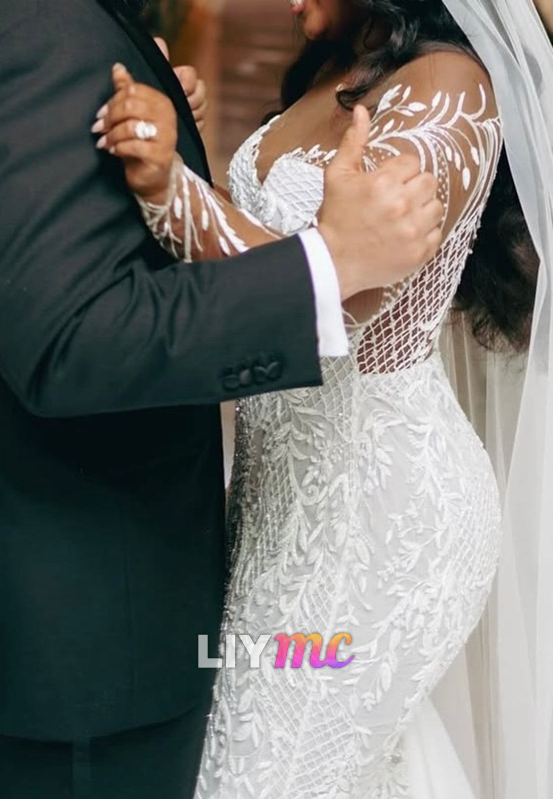 V-Neck Long Sleeves Appliques Mermaid Wedding Dress