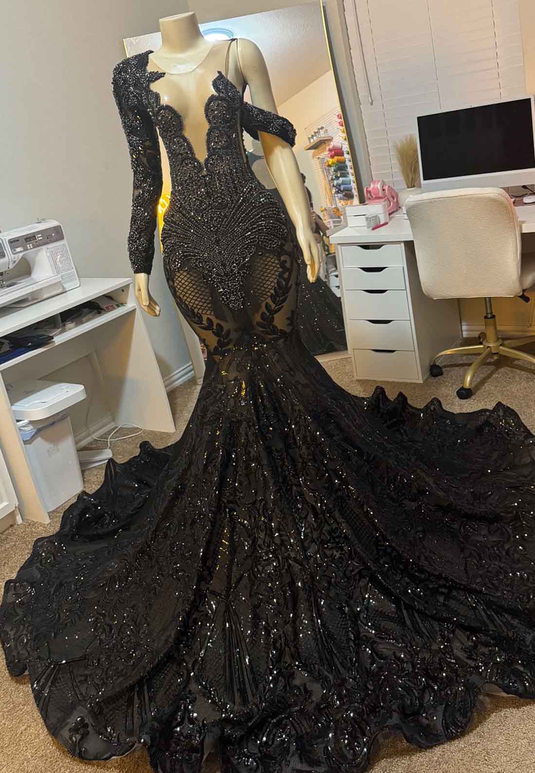 V-Neck Long Sleeves Beaded Appliques Sparkly Mermaid Prom Dress for Black Girls