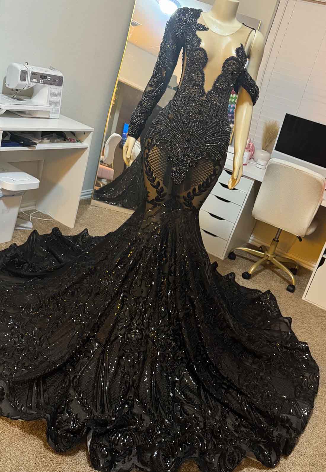 V-Neck Long Sleeves Beaded Appliques Sparkly Mermaid Prom Dress for Black Girls