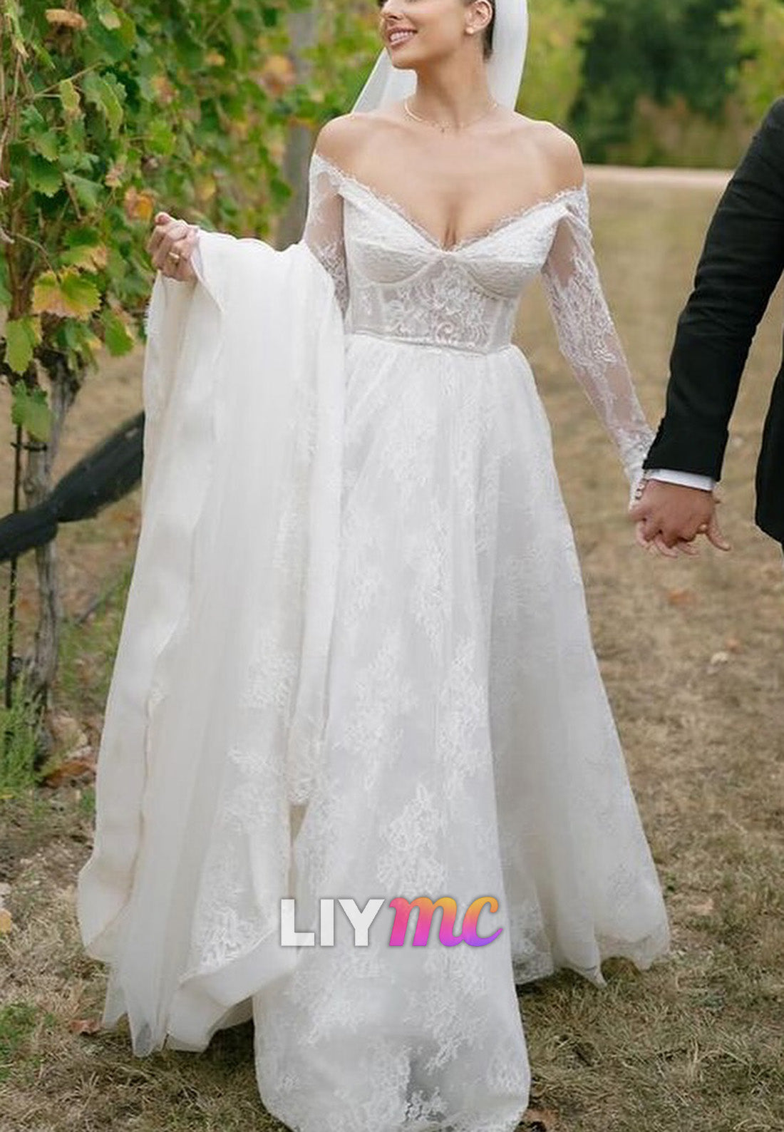 V-Neck Long Sleeves Lace Appliques A-Line Wedding Dress