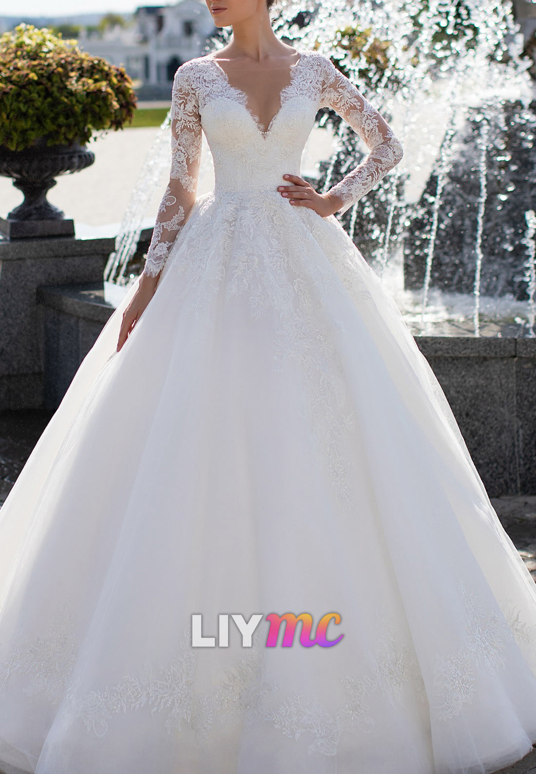 V-Neck Long Sleeves Lace Appliques Bridal Gown Wedding Dress