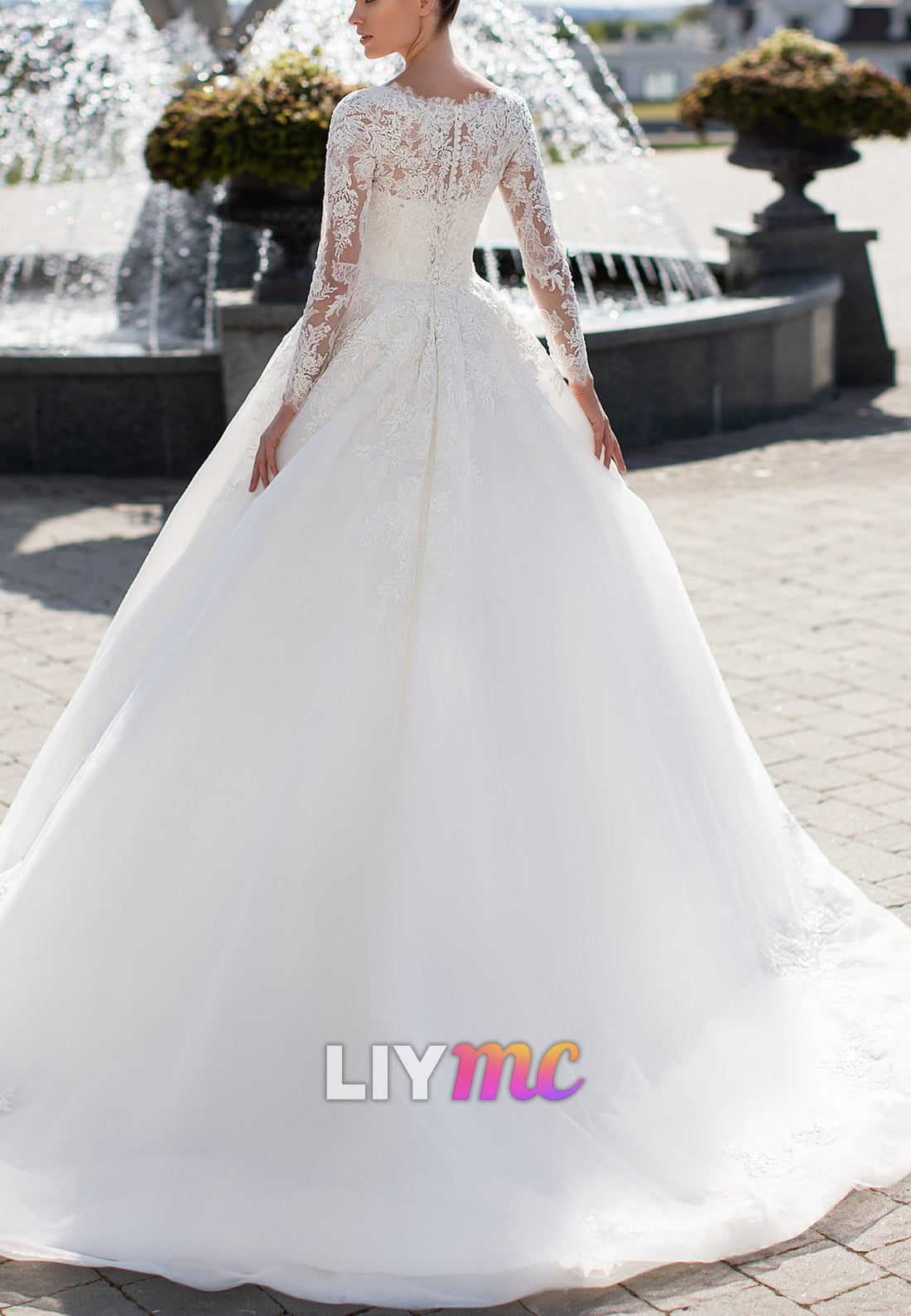 V-Neck Long Sleeves Lace Appliques Bridal Gown Wedding Dress