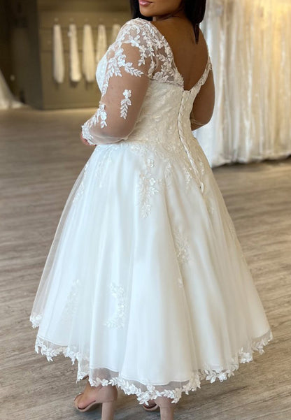 V-Neck Long Sleeves Lace Appliques Tulle Wedding Dress