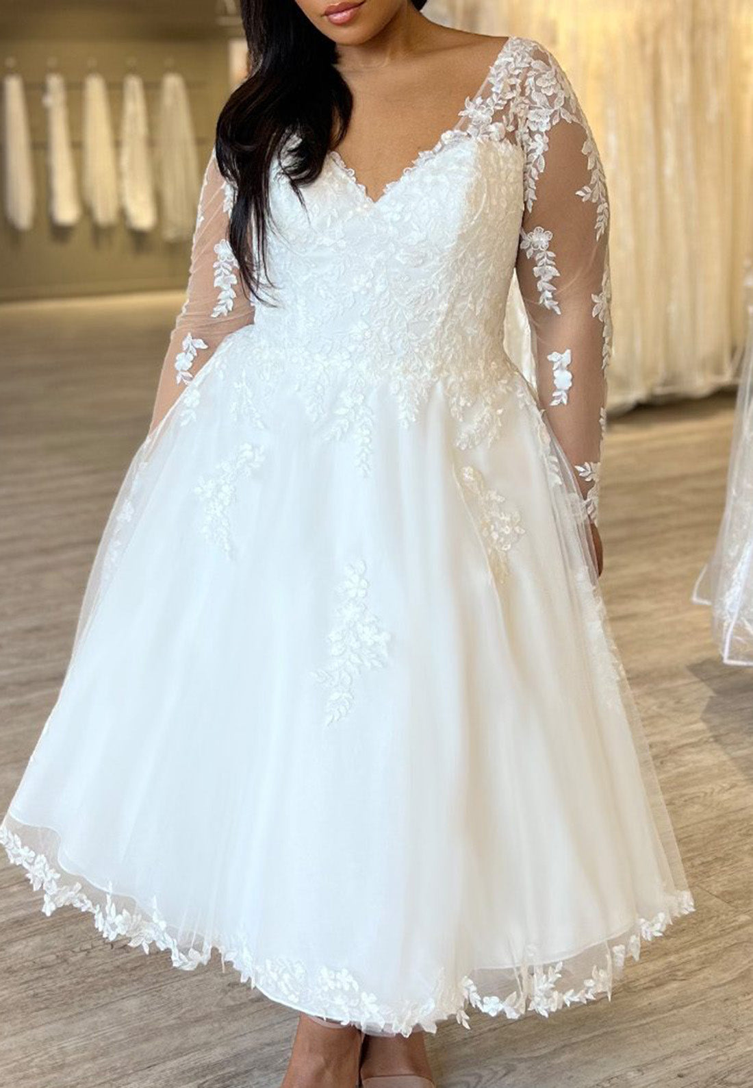 V-Neck Long Sleeves Lace Appliques Tulle Wedding Dress