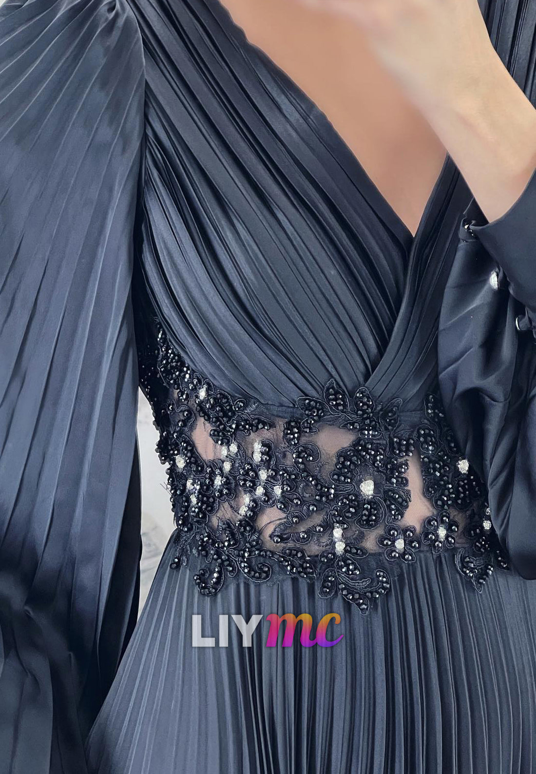 V-Neck Long Sleeves Pleated Appliques A-Line Evening Dress
