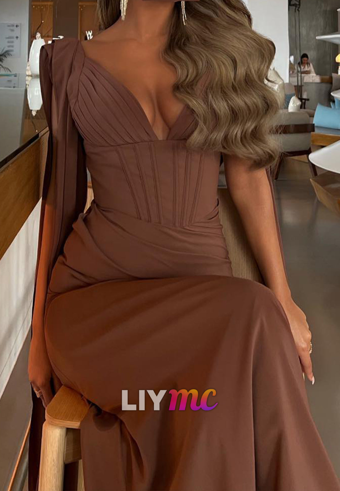 V-Neck Long Sleeves Pleated Sleek Mermaid Evening Dress