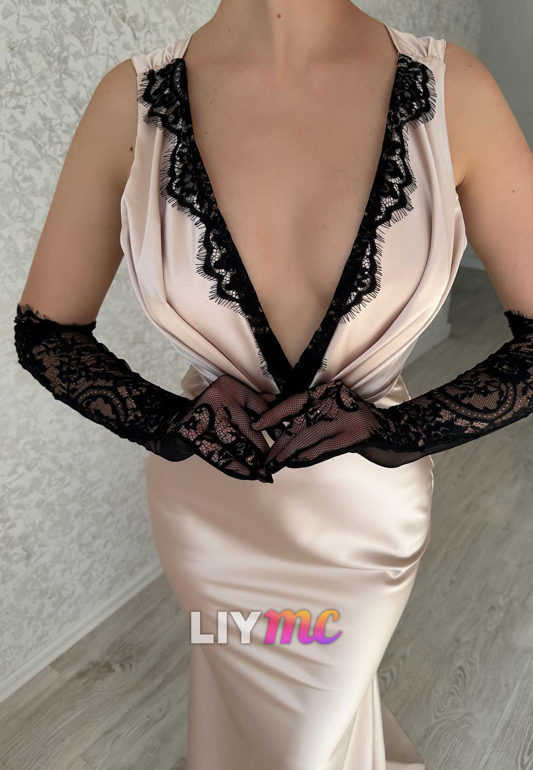 V-Neck Satin Appliques Mermaid Evening Dress with Gloves