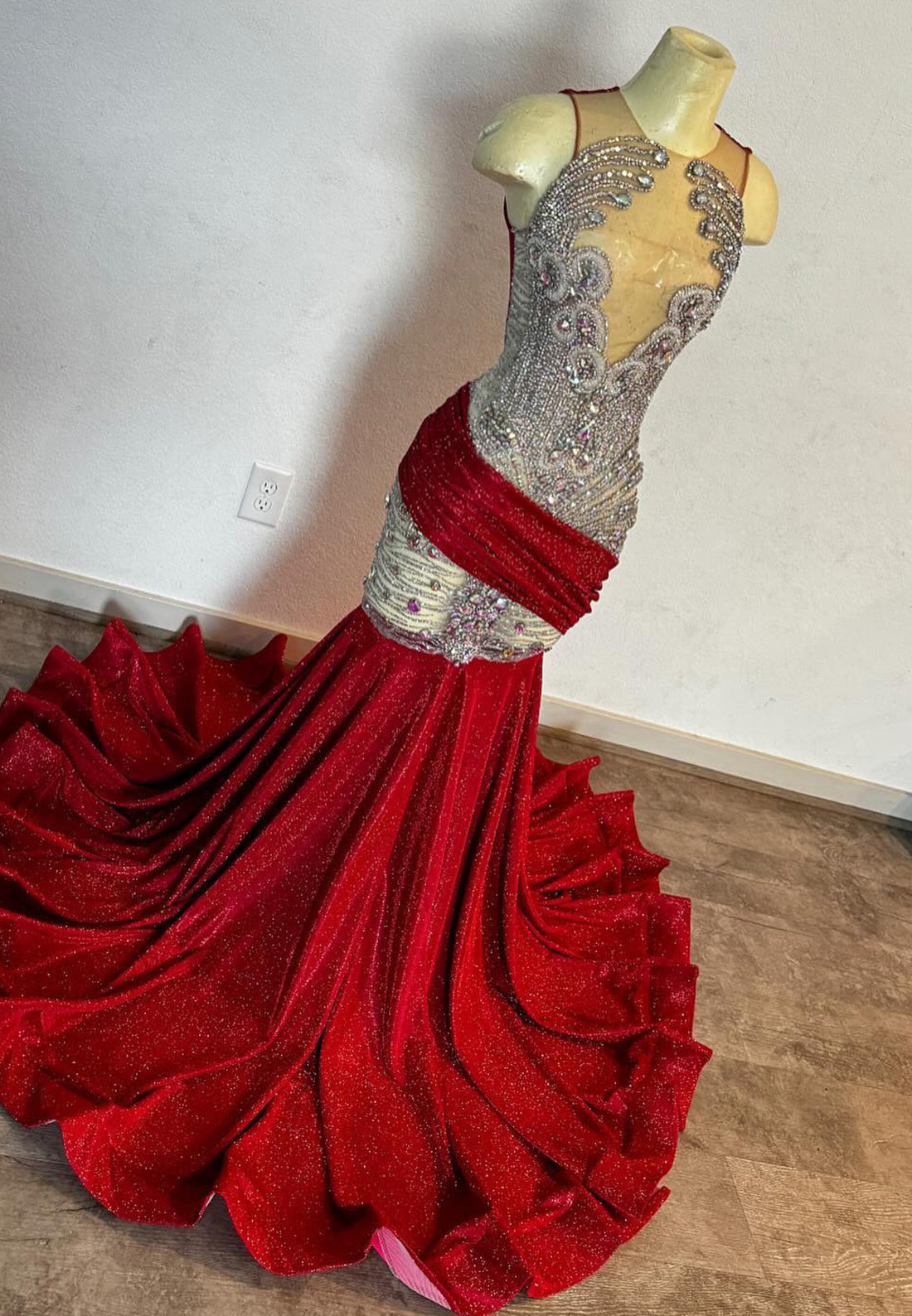 V-Neck Sleeveless Beaded Pleated Mermaid Prom Dress for Black Girls