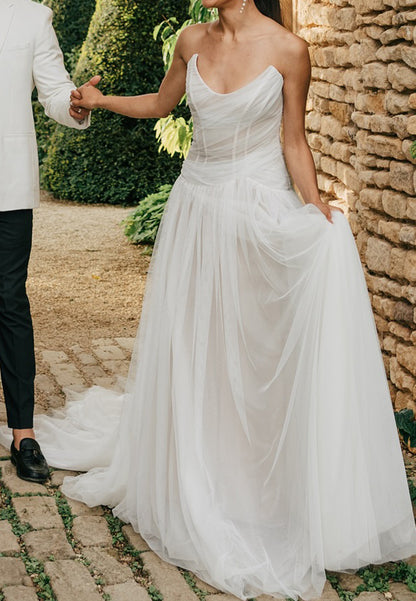 V-Neck Sleeveless Pleated Tulle A-Line Wedding Dress