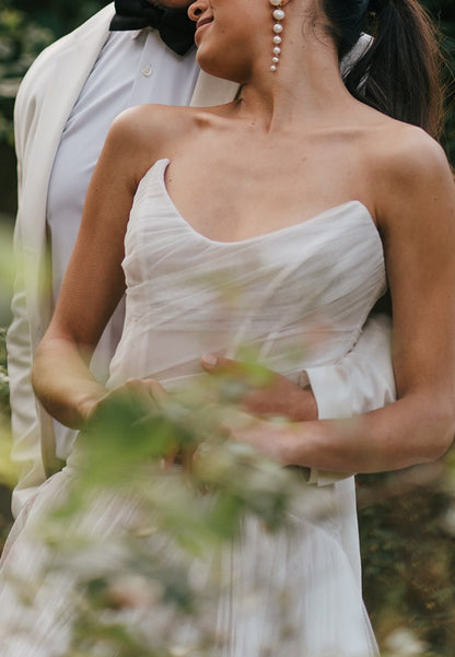 V-Neck Sleeveless Pleated Tulle A-Line Wedding Dress