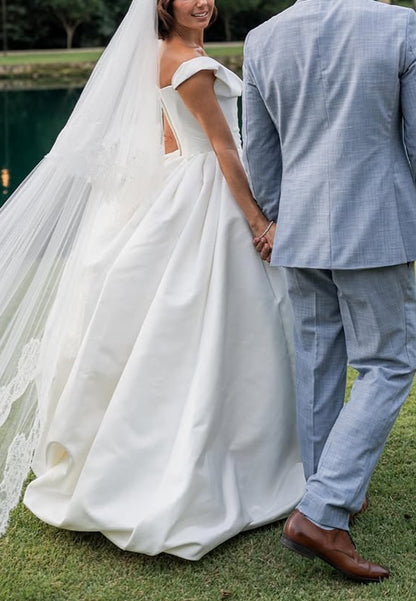 V-Neck Sleeveless Tulle Satin Pleated Ball Gown Wedding Dress