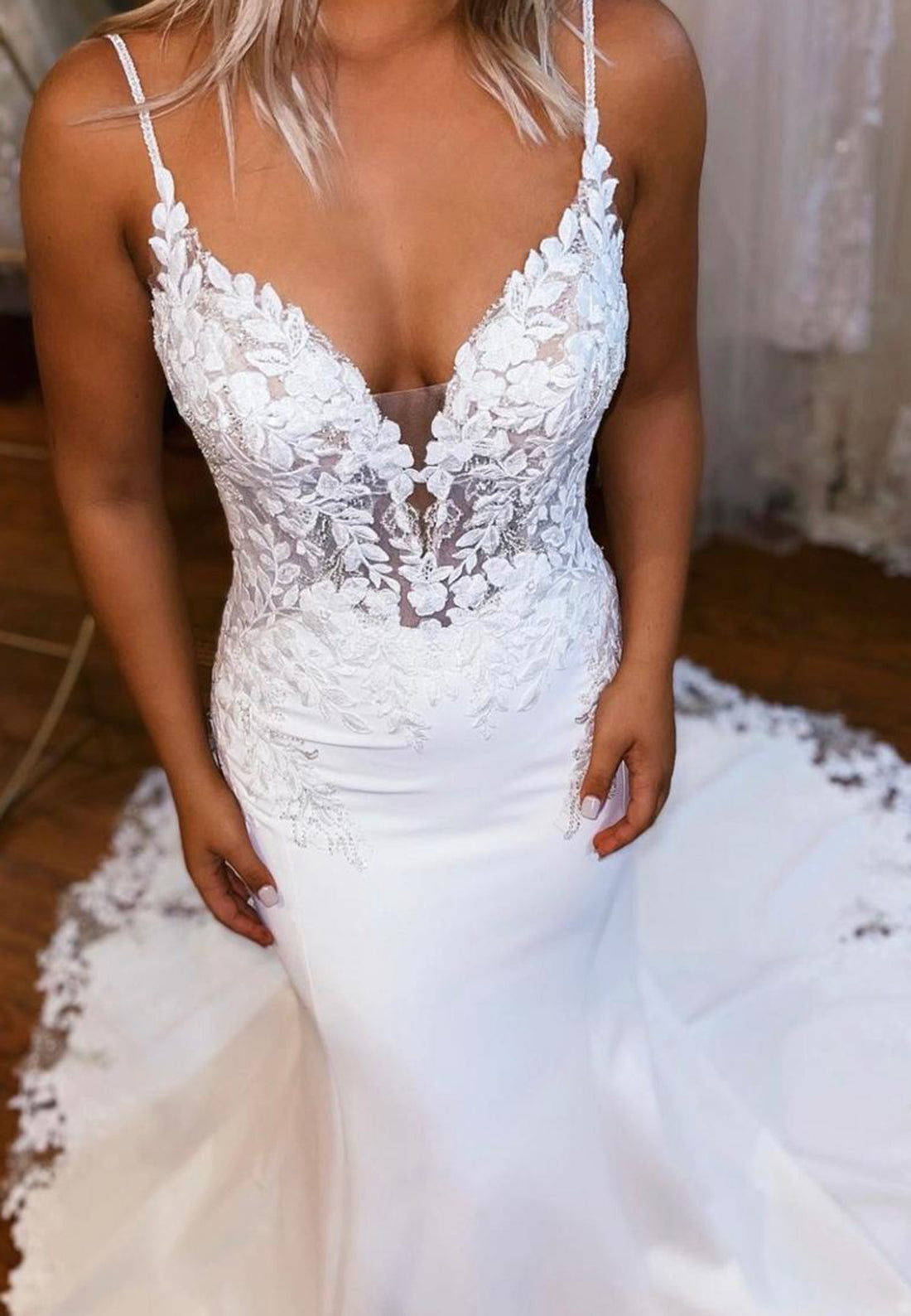 LW056 - Elegant Mermaid/Trumpet Spaghetti Straps Lace Satin Long Wedding Dress