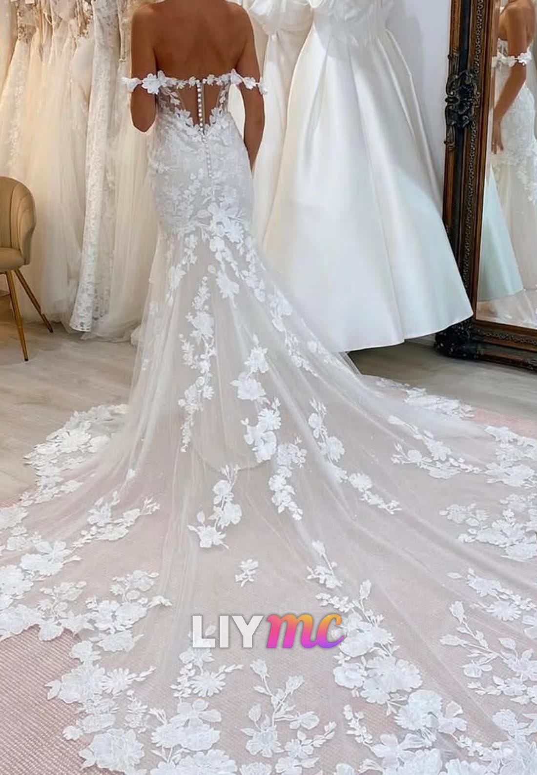 V-Neck Straps Appliques Mermaid Wedding Dress