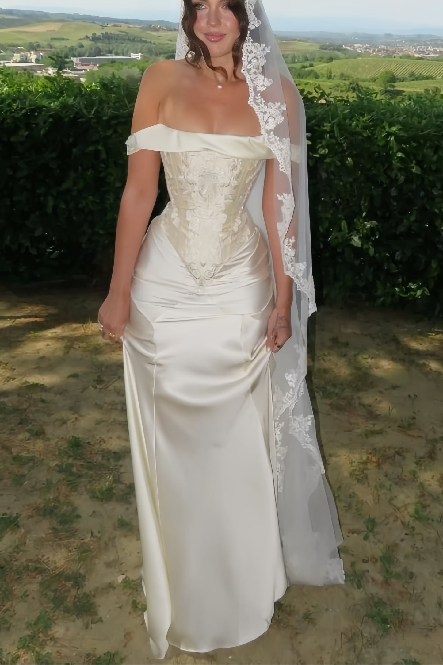 Vintage Off Shoulder Wedding Dress - Ivory Sheath Bridal Gown with Appliques