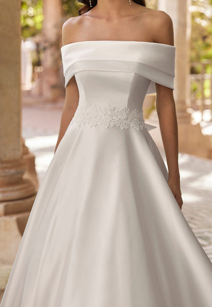 Off-Shoulder Strapless Appliques Pleated A-Line Classic Wedding Dress